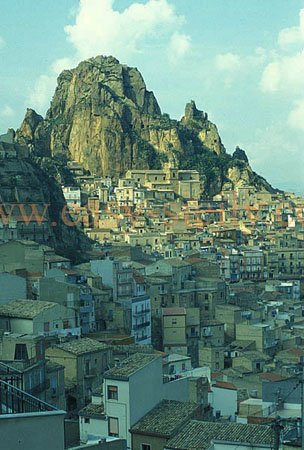 sperlinga_village